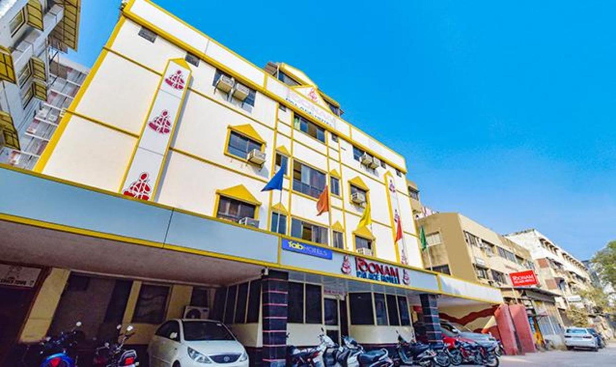 Oyo旗舰41641珀南宫酒店 阿穆达巴 外观 照片